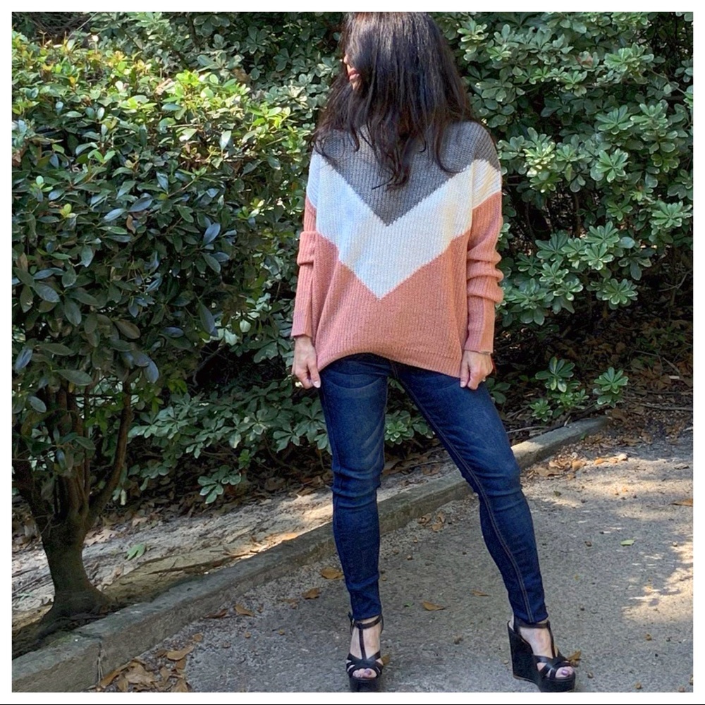 ✨LAST ONES✨Color block beautiful loose fit sweater - Picture 6 of 8